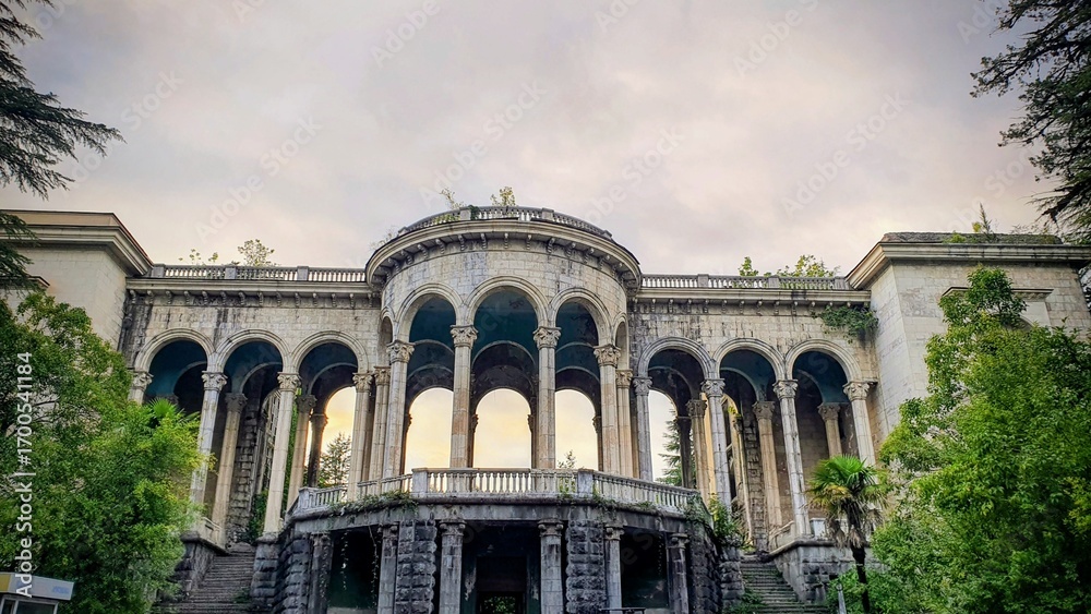 Obraz premium Abkhazia's Abandoned Gagra Sanatorium: Majestic Historical Architecture