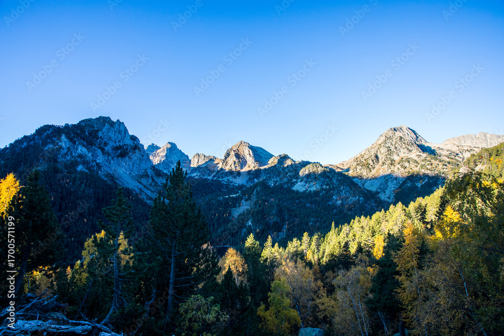Obraz premium Autumn landscape in Aiguestortes and Sant Maurici National Park, Spain