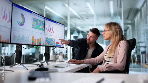 Young Data Analyst Predicts High Performance