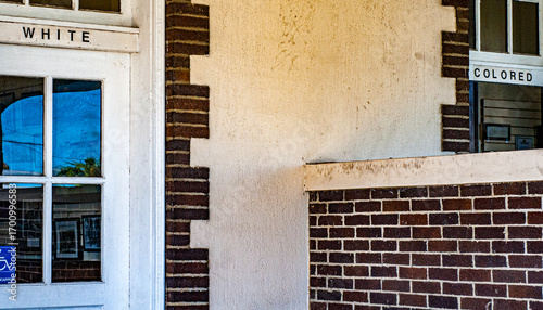 Billede på lærred racial segregation signs on old building