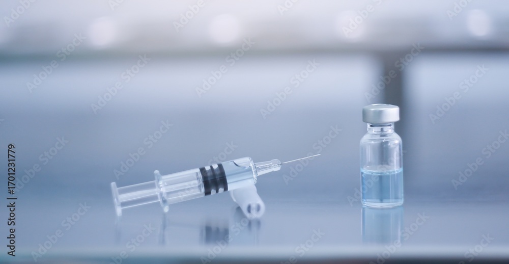 Φωτογραφία Vaccine needle​ syringe​ hypodermic​ injection single dose for prevention​ immune treatment​ illness​ virus​ covid 19 ​ child​ and adult
