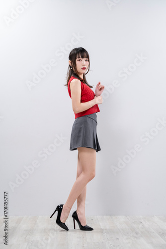 ミニスカートの女性