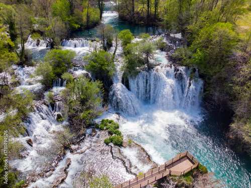 Fotografía Down at the waterfalls of Martin Brod and Štrbački buk the water crashes over se