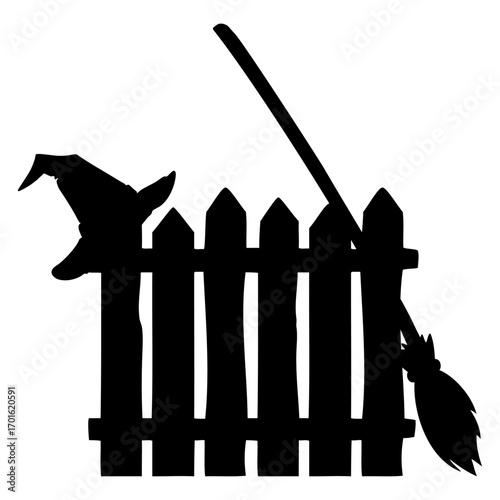 Logo con silueta de sombrero y escoba de bruja en valla rústica de estacas de madera para su uso en invitaciones y tarjetas de Halloween