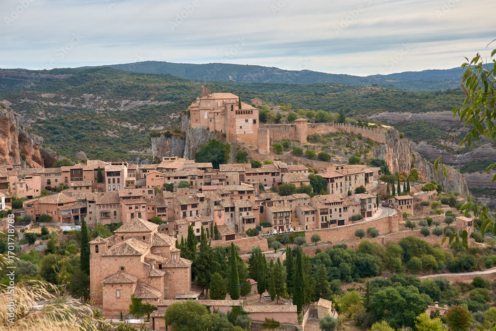 Fototapeta premium The medieval village of Alquezar, in the province of Huesca, with its clay roofs and its castle on the hilltop.