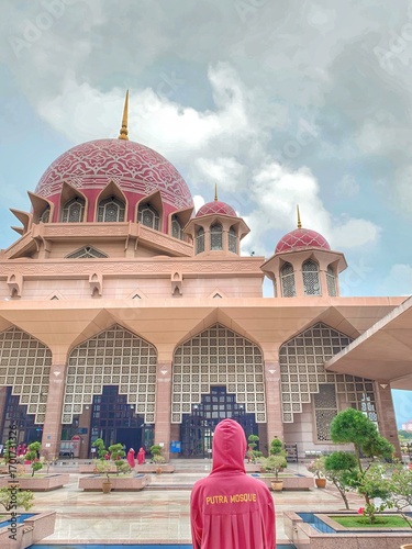 Canvas Print Female girl traveler wearing Islamic pink robe at the Putra Mosque or the Pink M