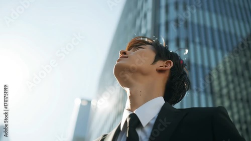 向上心のある若手社員のイメージ動画