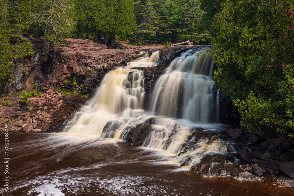 Obraz premium Gooseberry Upper Falls - A scenic waterfall landscape.