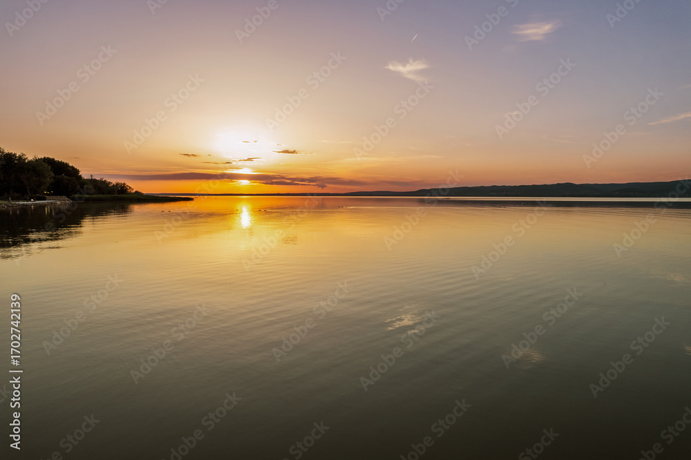 Obraz premium Spectacular sunset over lake Balaton with golden reflections, Hungary.