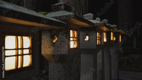 高野山・奥之院「秋の早朝・常夜燈」和歌山県高野町 
