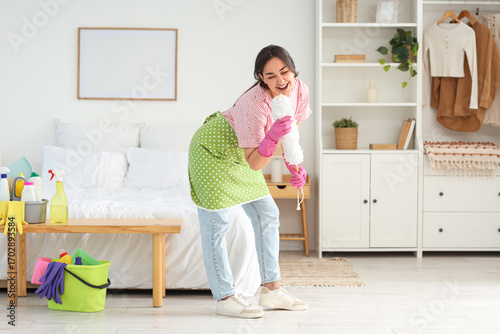 Beautiful housewife with pp...