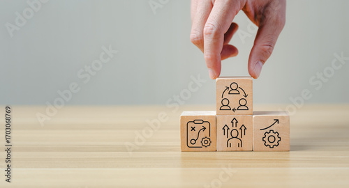 Foto Change management process concept with hand arranging wooden blocks showing stra