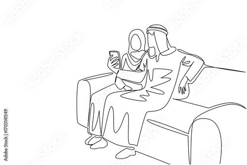 Single one line drawing an arab man and an arab woman sitting on a sofa looking at smartphone. Track packages ordered online. Make partner happy. Surprise. Continuous line design graphic illustration