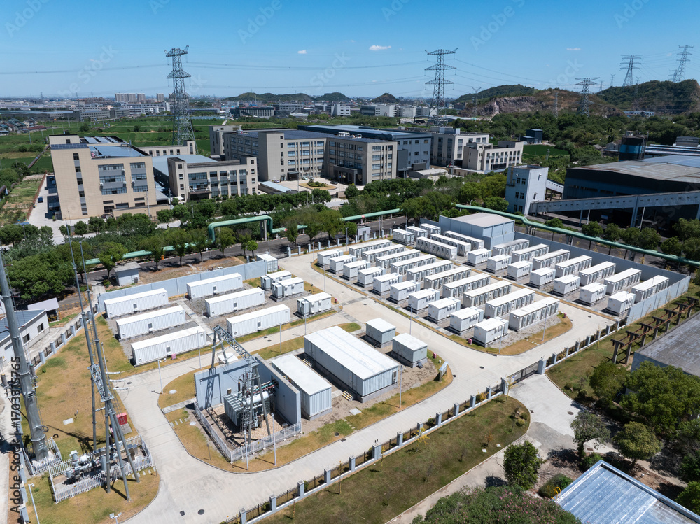 Obraz premium Aerial view of battery energy storage systems under a clear blue sky