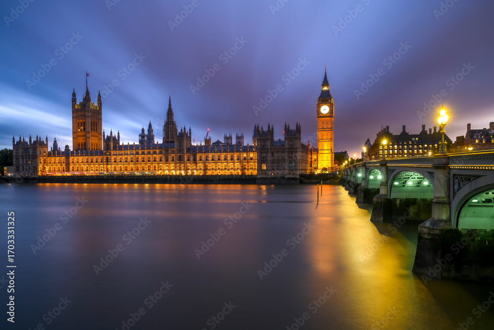 Fototapeta premium Big Ben Tower and House of Parliement Blue Hours Long Exposure Panoramic Photo with a Dynamic Skyline