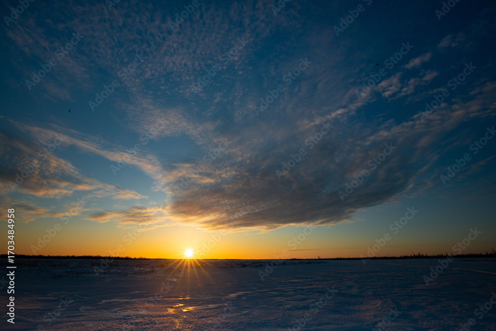 Obraz premium sunset over the snow 