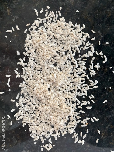 Foto Raw flattened rice close up