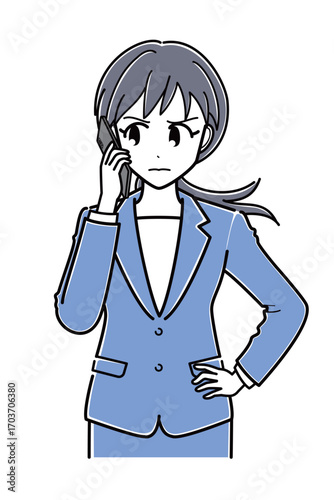 いぶかしげな表情でスマートフォンを耳にあてているスーツのOLさん（上半身・シンプル）