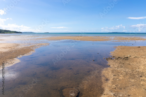 西表島のクーラ橋付近の浜辺から見た景色、8月