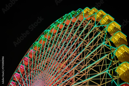 Stunning ferris wheel attraction glowing as part of Vigo’s holiday celebration