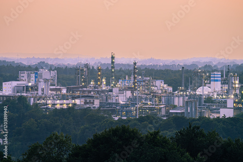 Chemieindustrie Gendorf Burgkirchen am Abend
