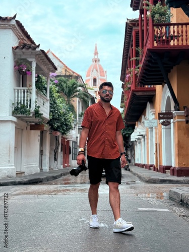 Fotografo en el centro historico de cartagena de indias Colombia