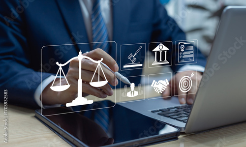 Foto Legal advice business concept, lawyer consulting on business rules labor law and