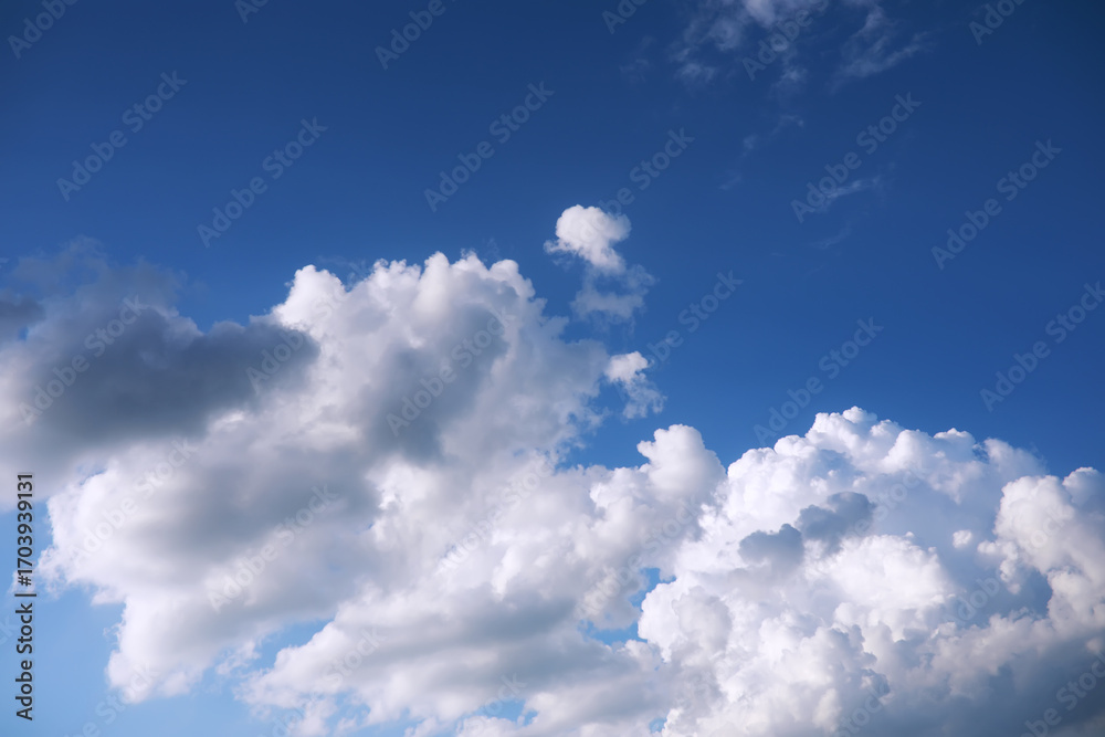 Fototapeta premium The sky is blue with clouds, beautiful by nature.