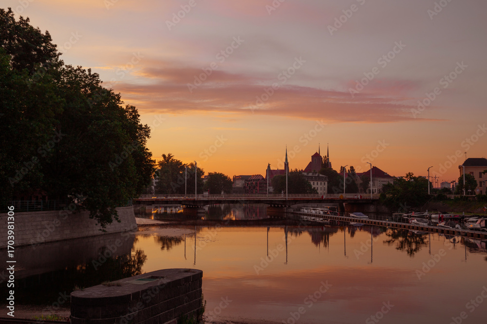 Obraz premium summer beautiful morning in wroclaw, poland