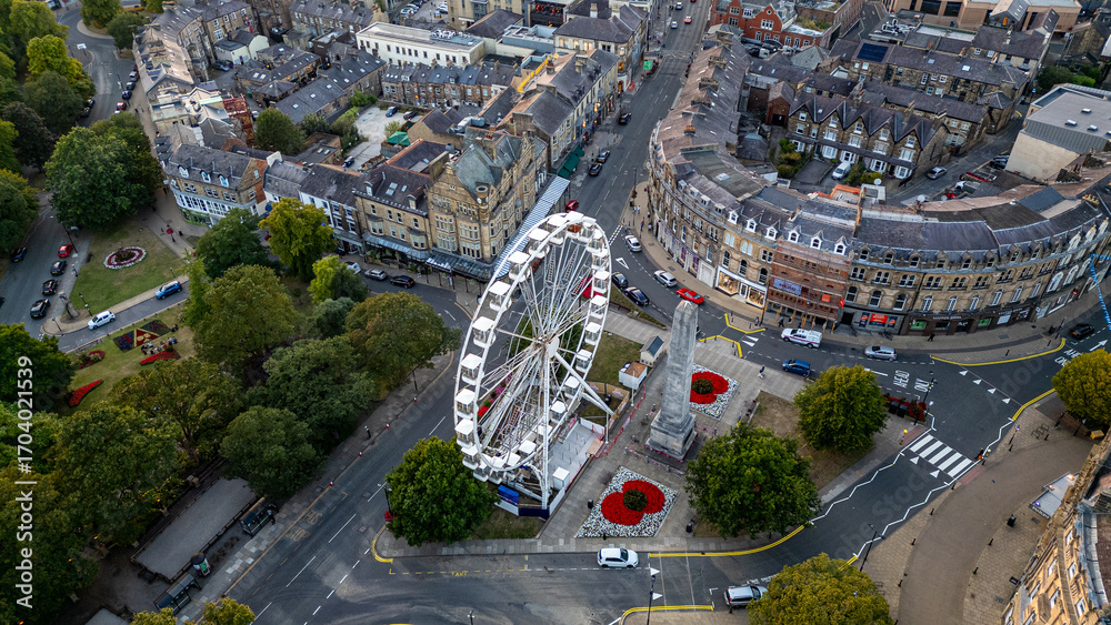 Naklejka premium Town Square Ferris Wheel with Monument and Trees in Harrogate, UK.