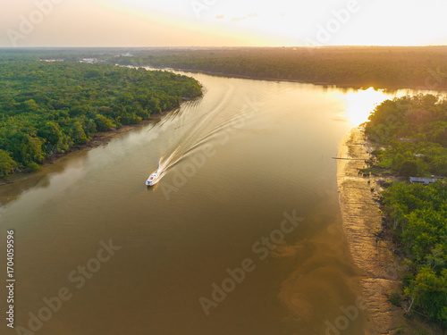 Navegação pela floresta amazônica no Pará