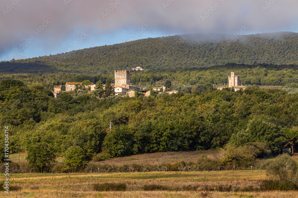 Obraz premium Monteriggioni emerging from the Tuscan countryside with cloudy sky