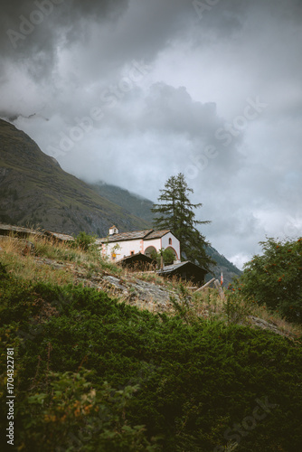 Eglise en haut su sommet