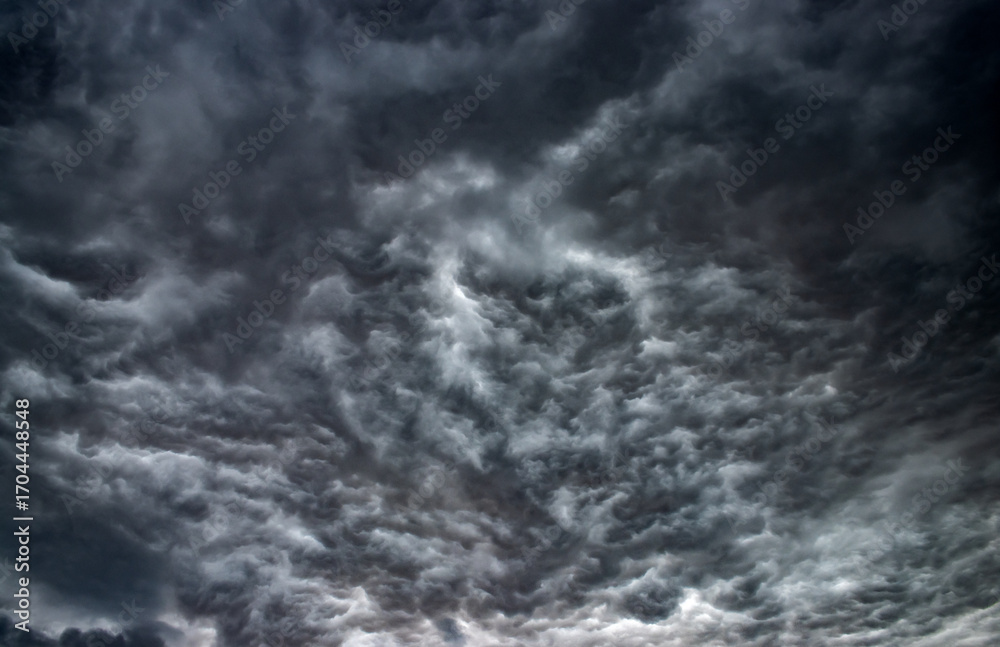 Obraz premium dark stormy clouds