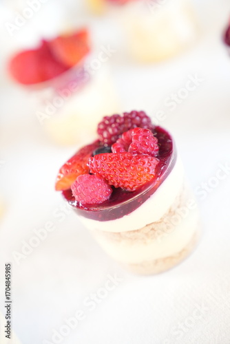 Postre con frutos rojos