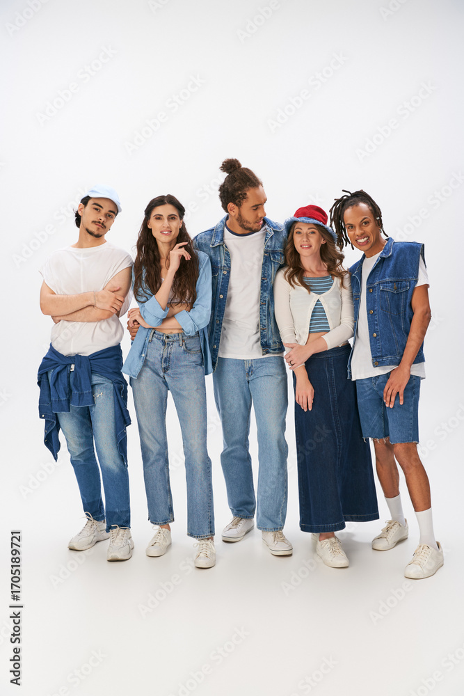 Obraz premium Young stylish friends celebrate fashion and friendship in a vibrant studio setting