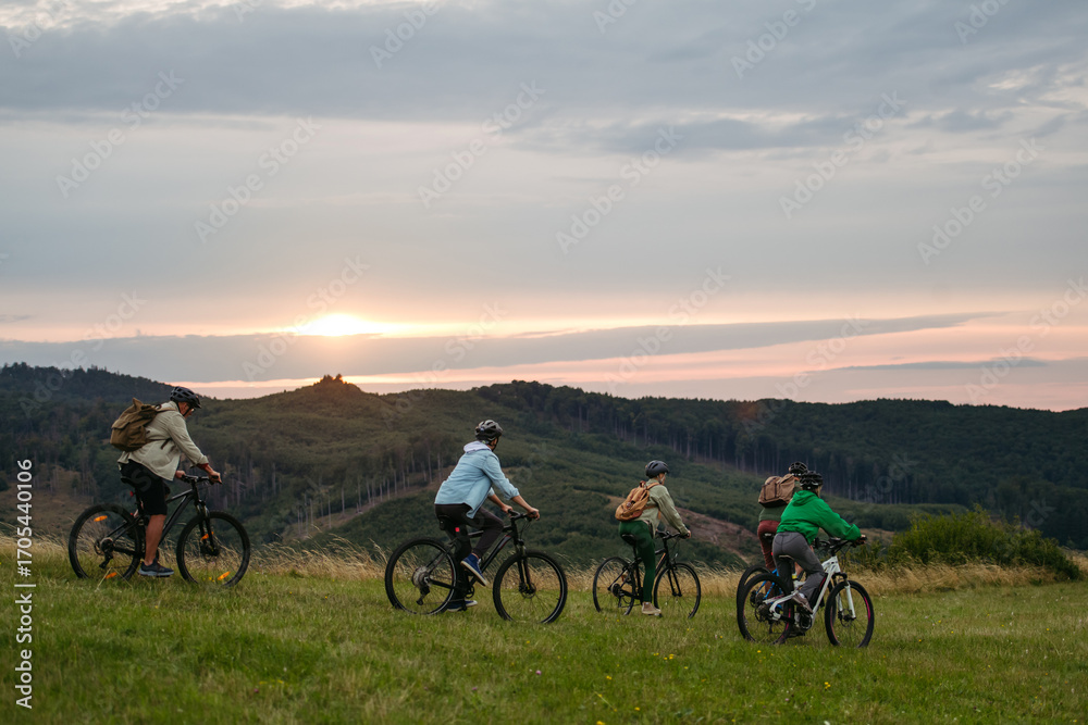 © Halfpoint - Family riding bicycles at sunset in mountains. Cycling trip during autumn day. © Halfpoint - Family riding bicycles at sunset in mountains. Cycling trip during autumn day.