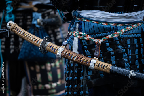 太刀を履いた鎧武者