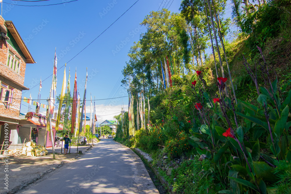 Naklejka premium Rinchenpong, Sikkim, India - 18.10.2016 : Small village beside the road to Rinchenpong monastery.