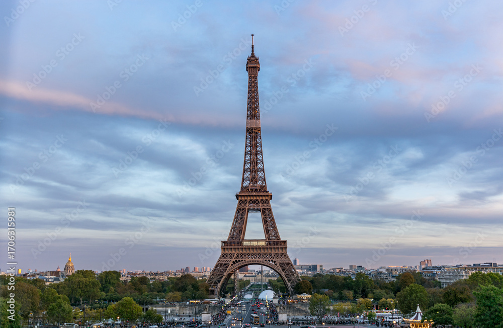 Fototapeta premium Eiffel Tower at Night in Paris, France – Iconic Landmark Illuminated Against the City Skyline