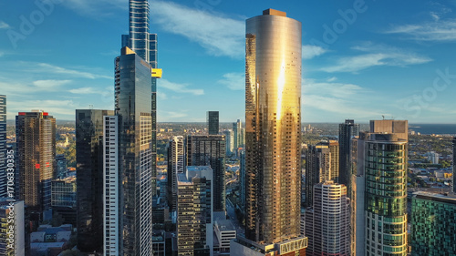 Tableau sur toile Australia scenic Melbourne downtown skyline near financial business center