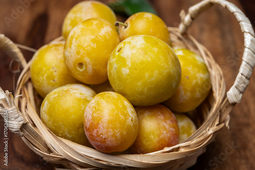 Photos Sweet ripe small yellow mirabelle plums, healthy organic fruits close up