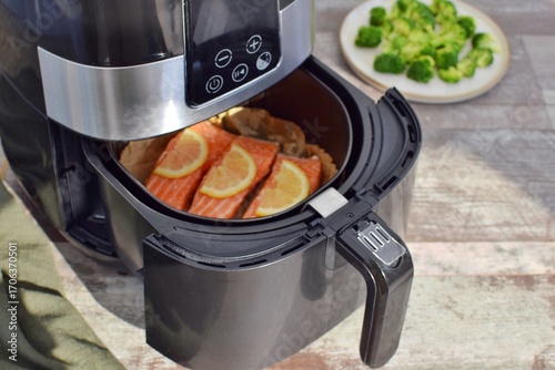 Canvastavla Cooking salmon in an air fryer in the kitchen.