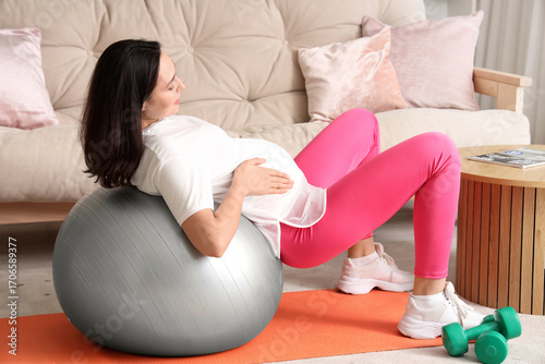 Beautiful young pregnant wo...