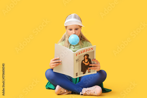 Cute trendy girl with magaz...