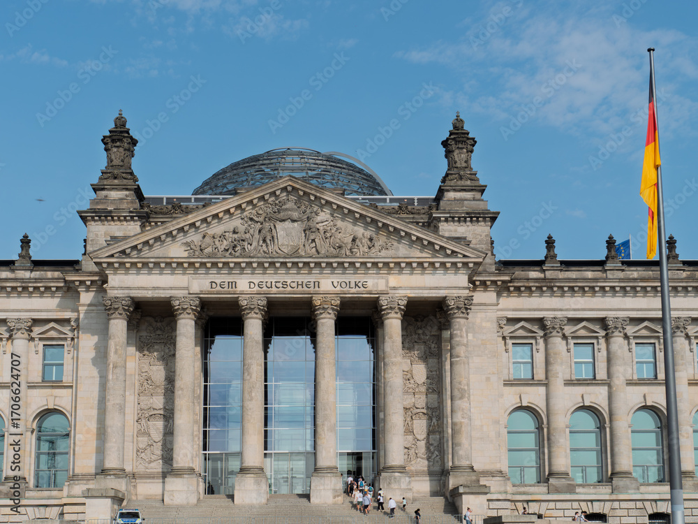 Obraz premium Reichstag Building in Berlin: Architectural Marvel and Historical Significance