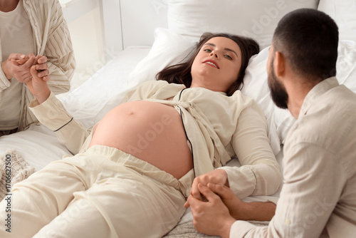 Young happy pregnant woman ...