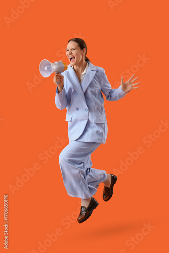 Young happy businesswoman w...