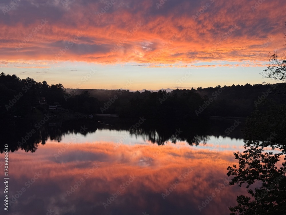 Obraz premium sunset on the lake