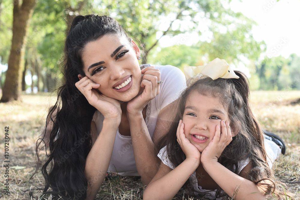 Naklejka premium Mom and daughter enjoy playing in the park